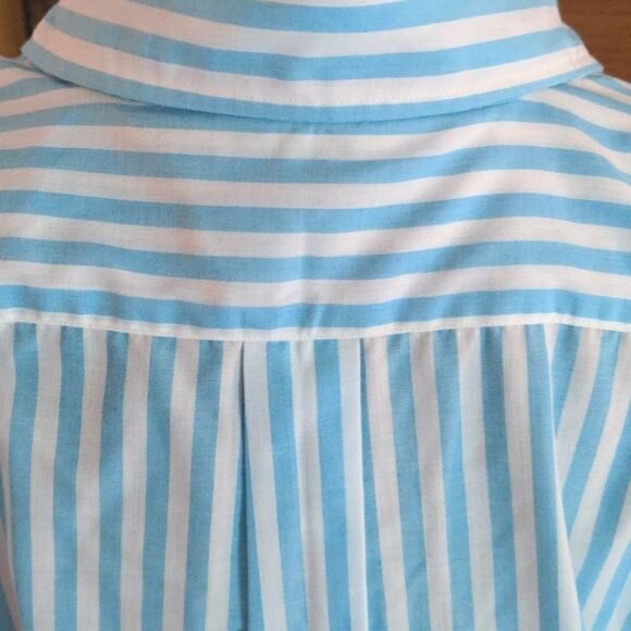 🤩 Vintage blue and white‎ striped shirt 🤩 2 for $20 - Picture 5 of 10
